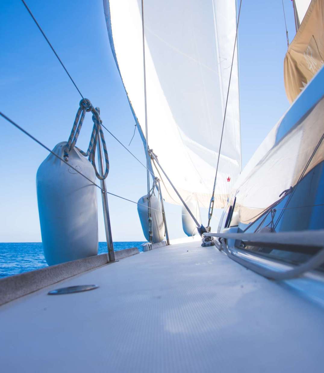 on-the-water-ocean-on-a-boat-yacht-2026-01-05-05-20-12-utc